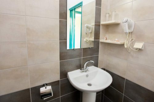 Room Bathroom - Angeliki Beach Hotel